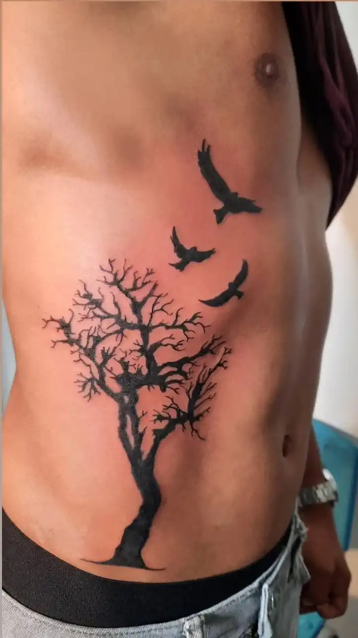 Tatuaje Black and Grey Árbol