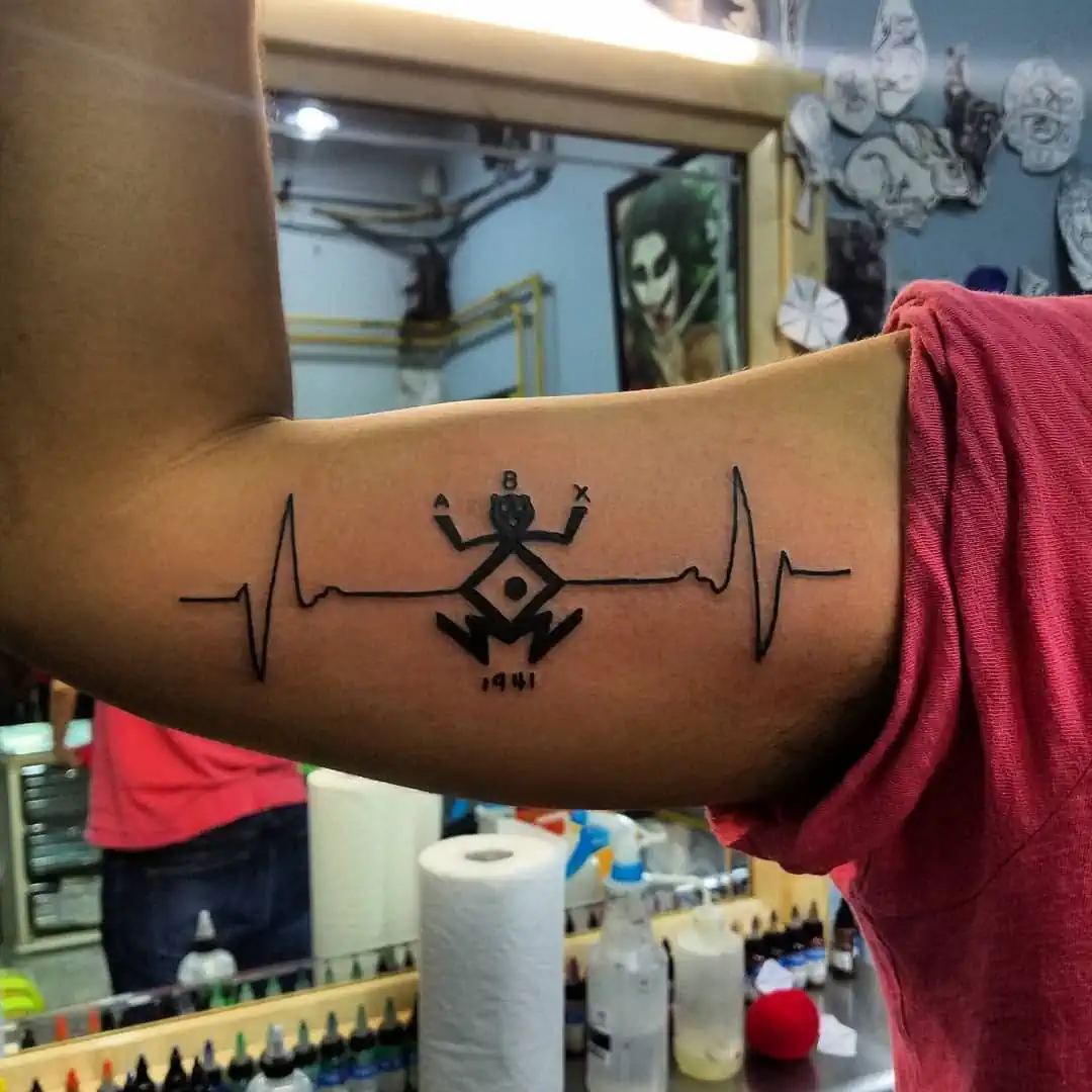 Tatuaje Línea Fina